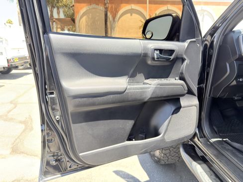 Used 2021 Toyota Tacoma TRD Sport w/ Technology Package RWD image 22