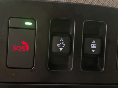 Used 2024 Nissan Rogue SV w/ SV Premium Package image 13