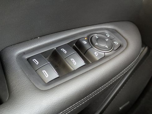 Used 2025 Cadillac XT6 Premium Luxury image 16