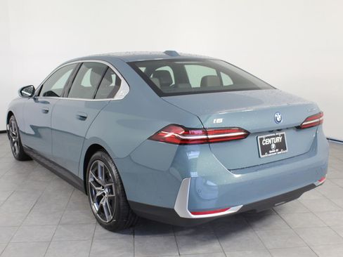 Used 2026 BMW i5 eDrive40 image 3