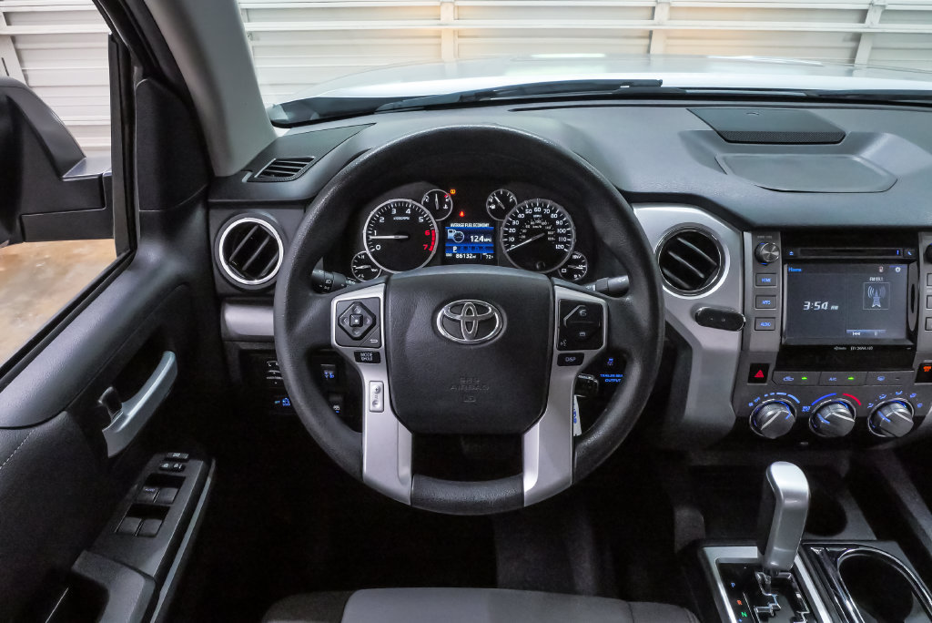 Used 2017 Toyota Tundra SR5 w/ SR5 Upgrade Package RWD image 18