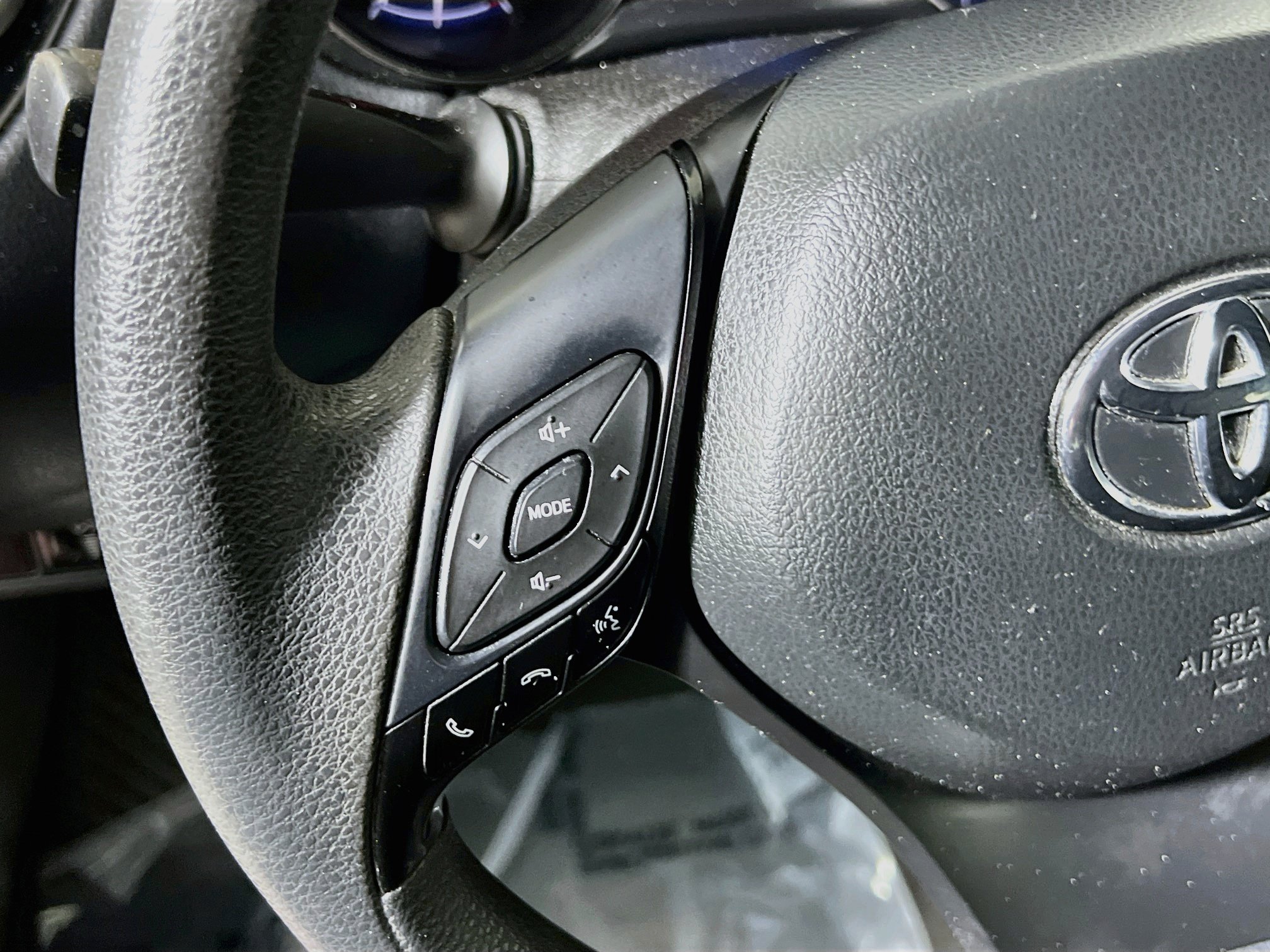 Used 2019 Toyota C-HR LE FWD image 19
