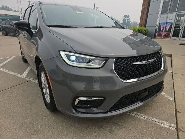 Certified 2024 Chrysler Pacifica Touring-L FWD image 6