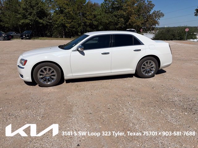 Used 2013 Chrysler 300 C RWD image 4
