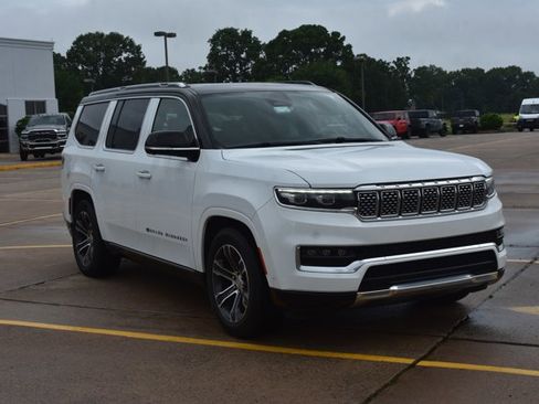Used 2023 Jeep Grand Wagoneer 4WD image 3