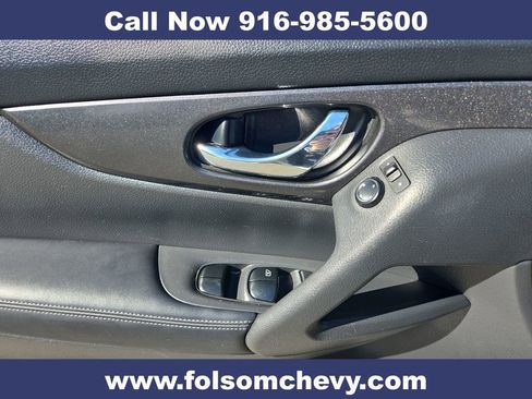 Used 2018 Nissan Rogue S image 23