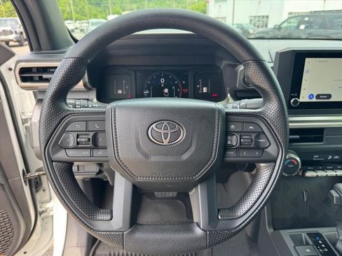 Used 2025 Toyota Tacoma SR5 AWD/4WD image 21