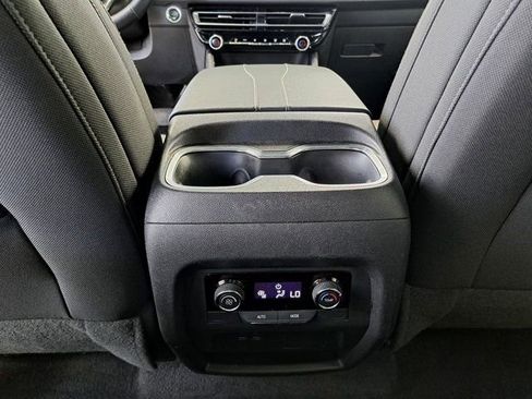 Used 2025 Chevrolet Traverse LT image 28