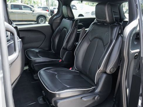 Used 2022 Chrysler Pacifica Limited w/ S Appearance Package FWD image 35