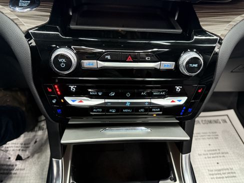 Used 2021 Ford Explorer Limited image 21