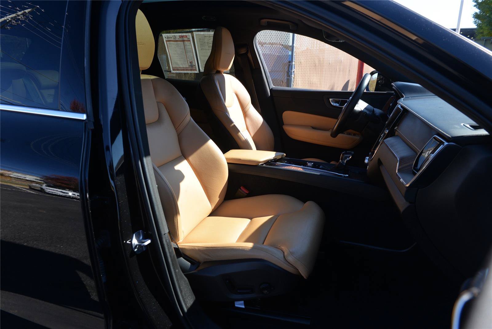 Used 2019 Volvo XC60 T5 Inscription AWD/4WD image 13