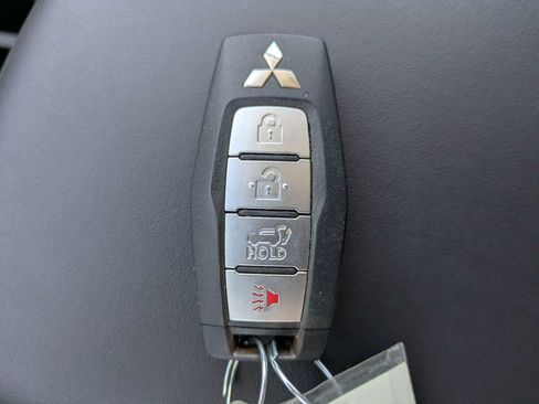 Used 2024 Mitsubishi Outlander SE Black Edition FWD image 34