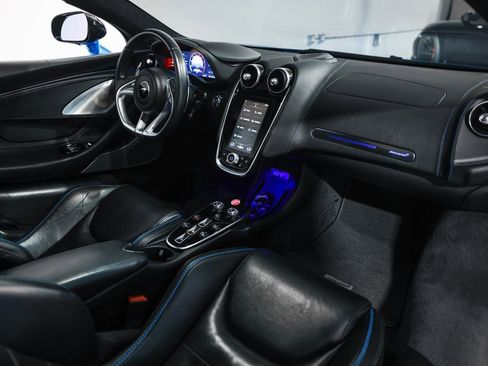 Used 2022 McLaren GT RWD image 23