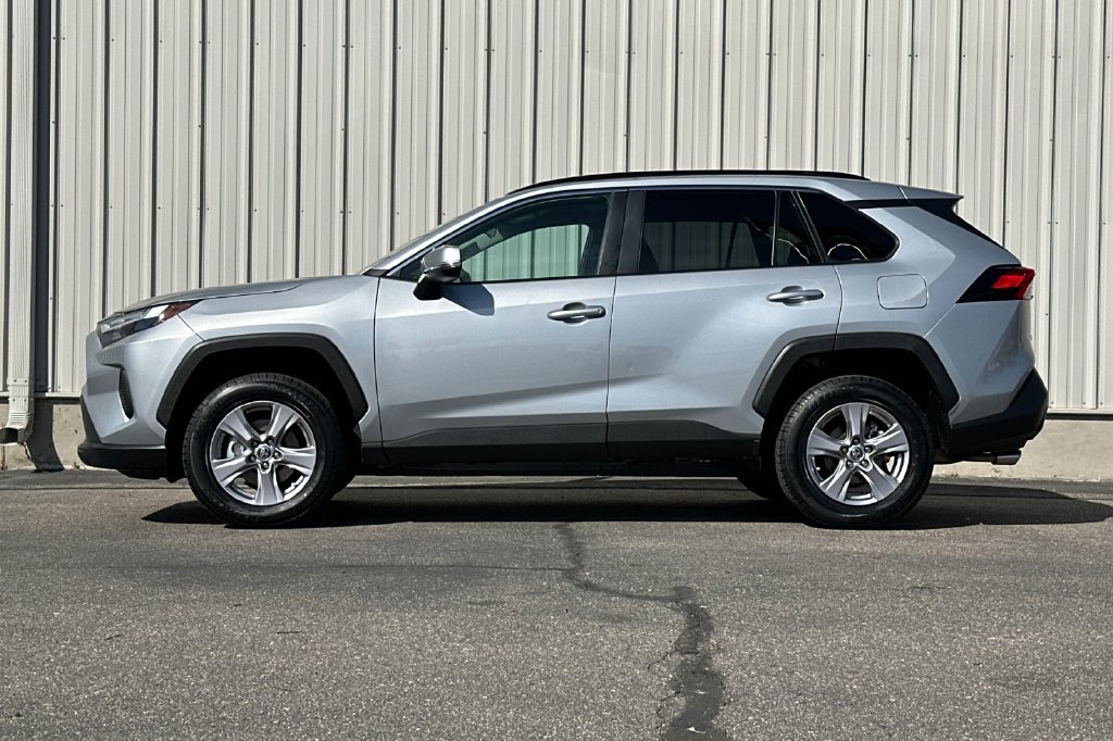 Used 2025 Toyota RAV4 XLE AWD/4WD image 15