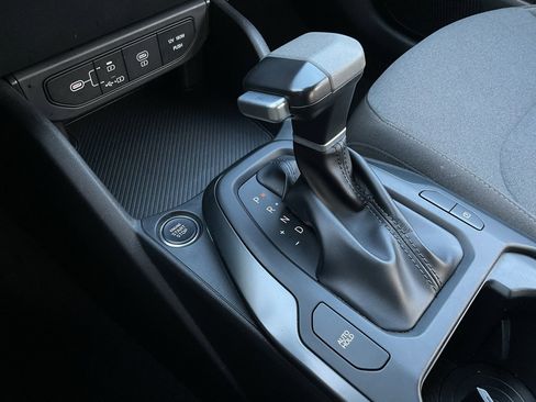 Used 2025 Kia K4 LXS image 37