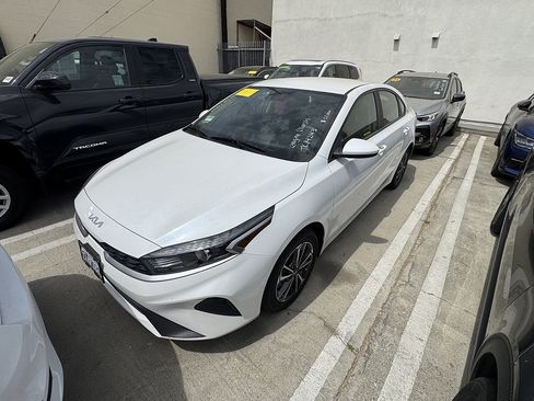 Used 2024 Kia Forte LXS FWD image 2