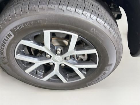 Used 2023 Jeep Grand Cherokee L Limited AWD/4WD image 11