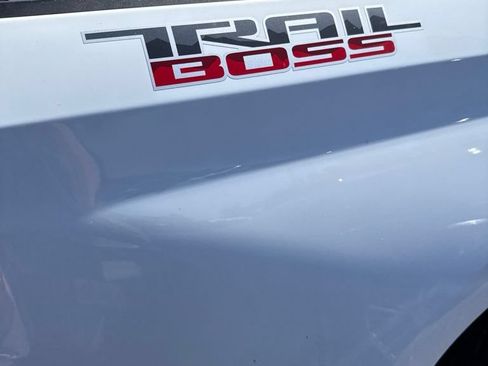 Used 2019 Chevrolet Silverado 1500 LT Trail Boss w/ Convenience Package AWD/4WD image 9