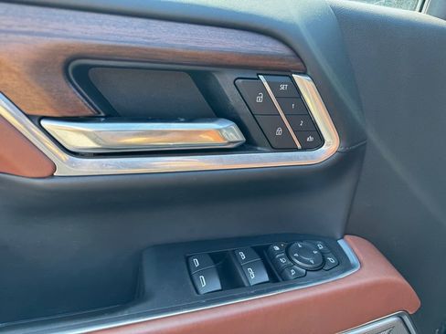 Used 2025 GMC Sierra 2500 Denali Ultimate AWD/4WD image 12