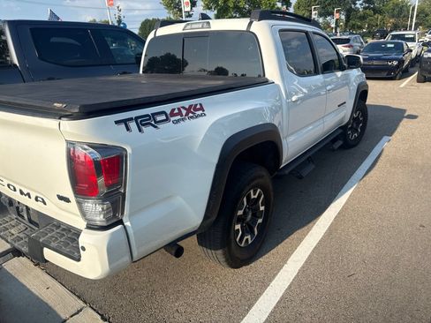 Used 2021 Toyota Tacoma TRD Off-Road w/ Technology Package AWD/4WD image 3
