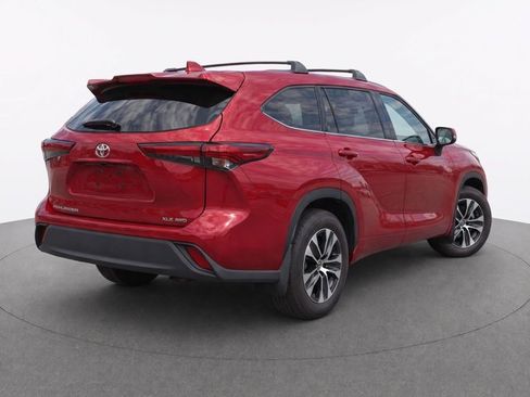 Used 2020 Toyota Highlander XLE AWD/4WD image 28