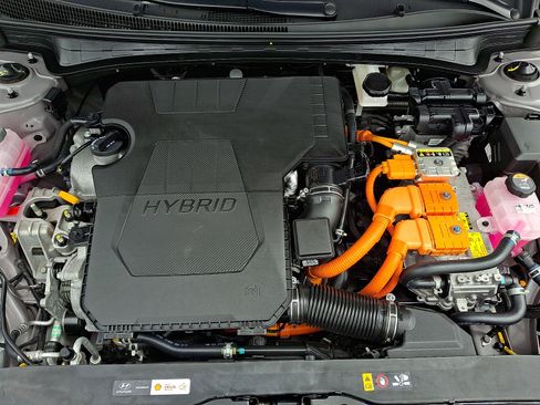 Certified 2025 Hyundai Elantra Limited FWD image 28