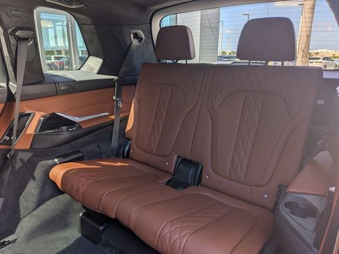Used 2025 BMW X7 M60i AWD/4WD image 15