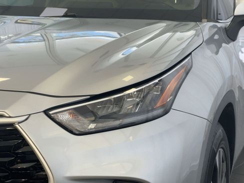 Used 2020 Toyota Highlander XLE image 11