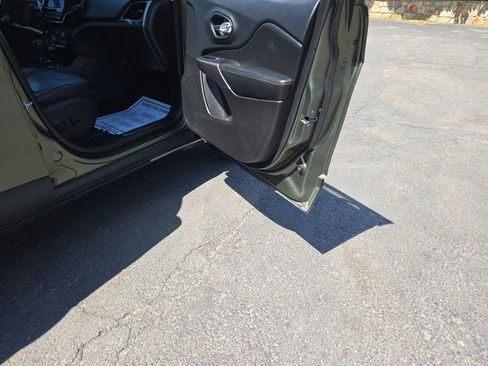 Used 2019 Jeep Cherokee Limited w/ Trailer Tow Group AWD/4WD image 27