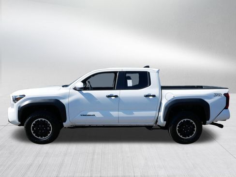 Used 2025 Toyota Tacoma TRD Off-Road AWD/4WD image 4