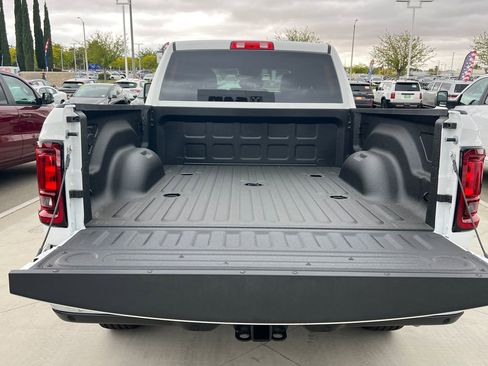 New 2026 RAM 2500 Big Horn AWD/4WD image 18