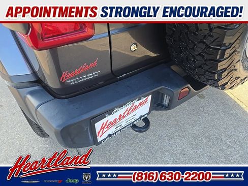 Used 2018 Jeep Wrangler Unlimited Sahara AWD/4WD image 20