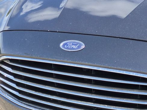 Used 2019 Ford Fusion SE FWD image 12