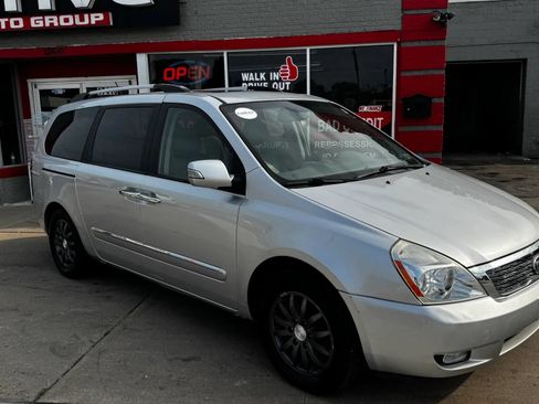 Used 2012 Kia Sedona EX w/ Luxury Pkg FWD image 2