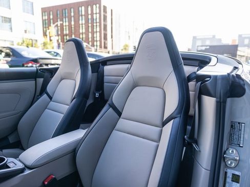 Used 2025 Porsche 911 Carrera image 5