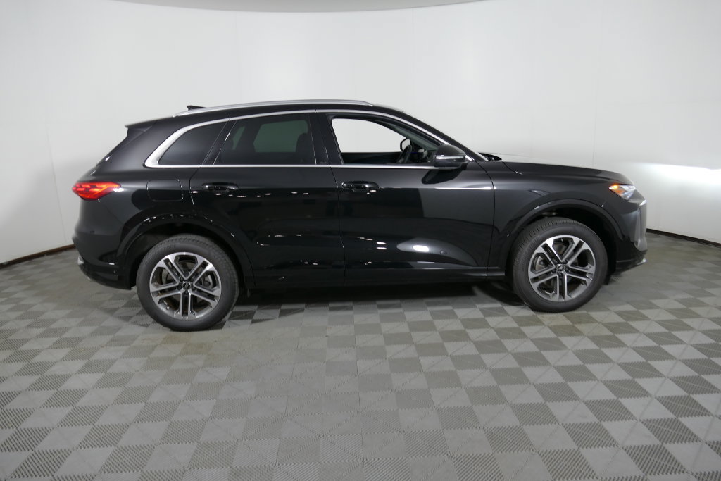 Certified 2025 Audi Q5 Premium w/ Convenience Package AWD/4WD image 2