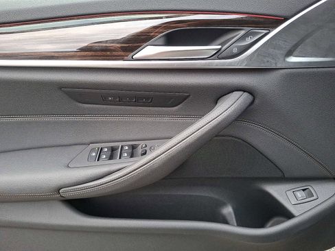 Used 2023 BMW 530i xDrive w/ Convenience Package image 12