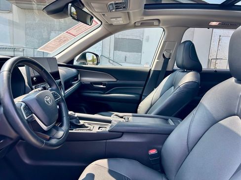 Certified 2025 Toyota Grand Highlander FWD image 10