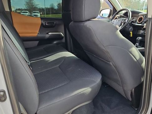 Used 2020 Toyota Tacoma SR5 image 13