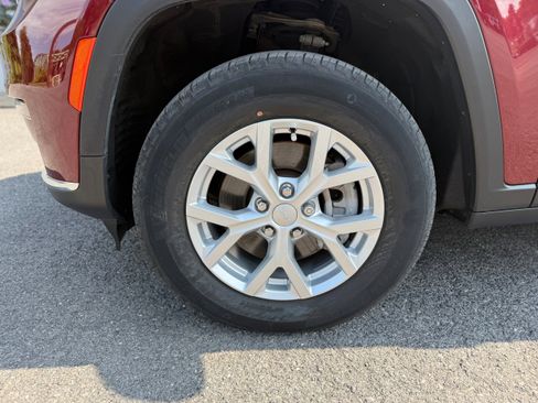 Used 2023 Jeep Grand Cherokee L Limited image 29