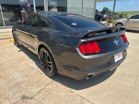 Used 2017 Ford Mustang Coupe RWD image 21