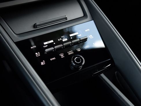 Certified 2025 Porsche Macan Electric RWD image 26