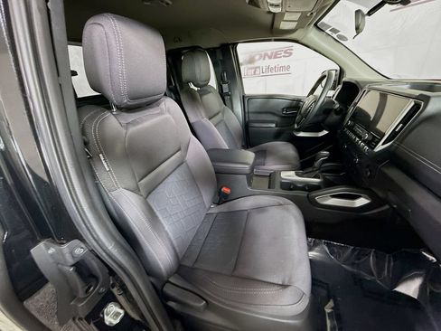 Certified 2025 Nissan Frontier SV RWD image 29