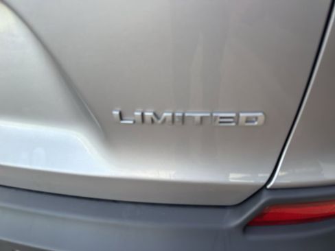 Used 2019 Jeep Cherokee Limited image 7