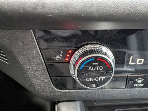 Used 2022 Mitsubishi Outlander SE image 25