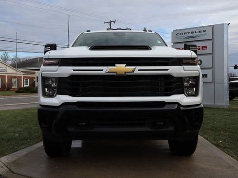 Used 2024 Chevrolet Silverado 2500 Custom w/ Snow Plow Prep/Camper Package image 6