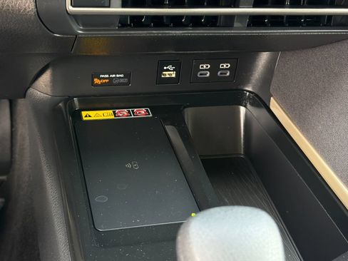 Used 2025 Toyota Camry LE w/ Convenience Package FWD image 28