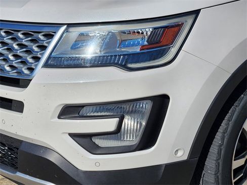 Used 2016 Ford Explorer Platinum image 9