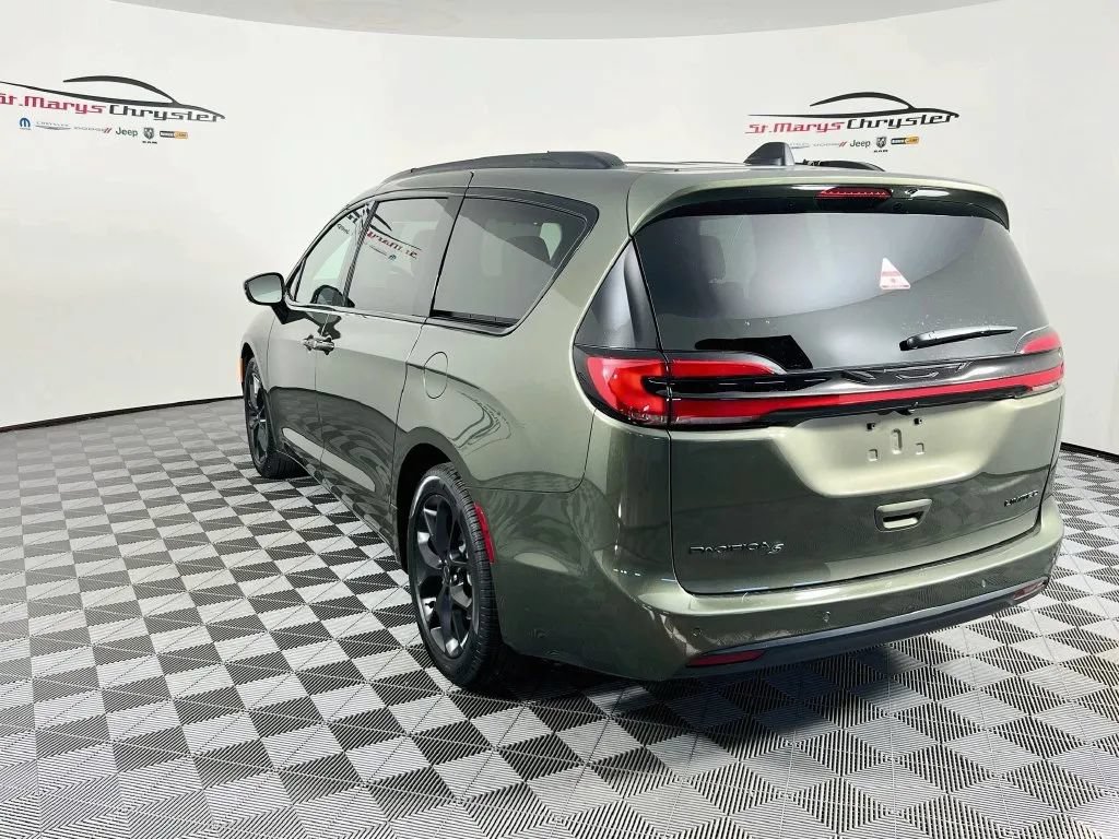 New 2027 Chrysler Pacifica Limited w/ Family Tech Group FWD image 6