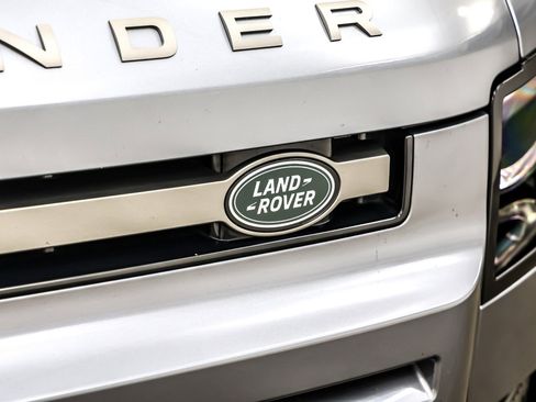 Used 2024 Land Rover Defender 110 X-Dynamic SE image 13